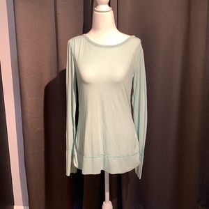 Gap fit breathe long sleeve open back tee. Small. Worn. Thumb holes.